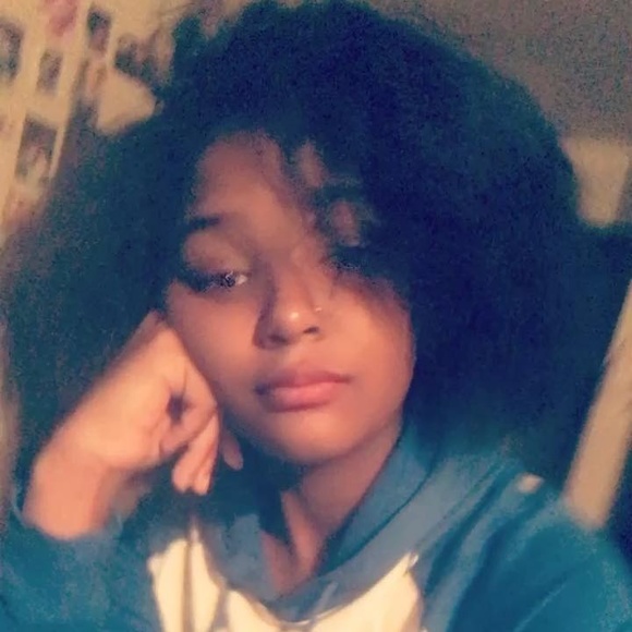 Meet your Posher, Latroya - Picture 1 of 1